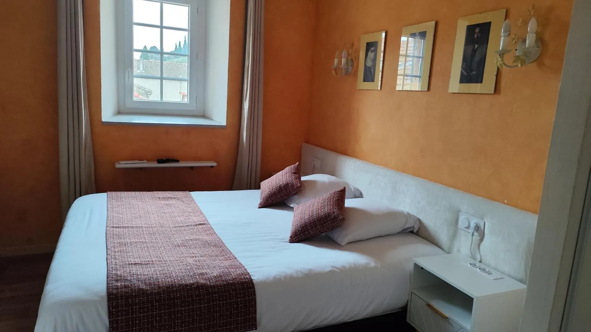 Hotel Saint Jean Оранж 2*,  Франция