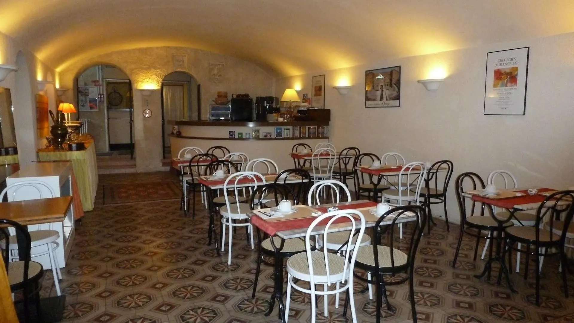 Hotel Saint Jean Orange  2*, Orange (Vaucluse)